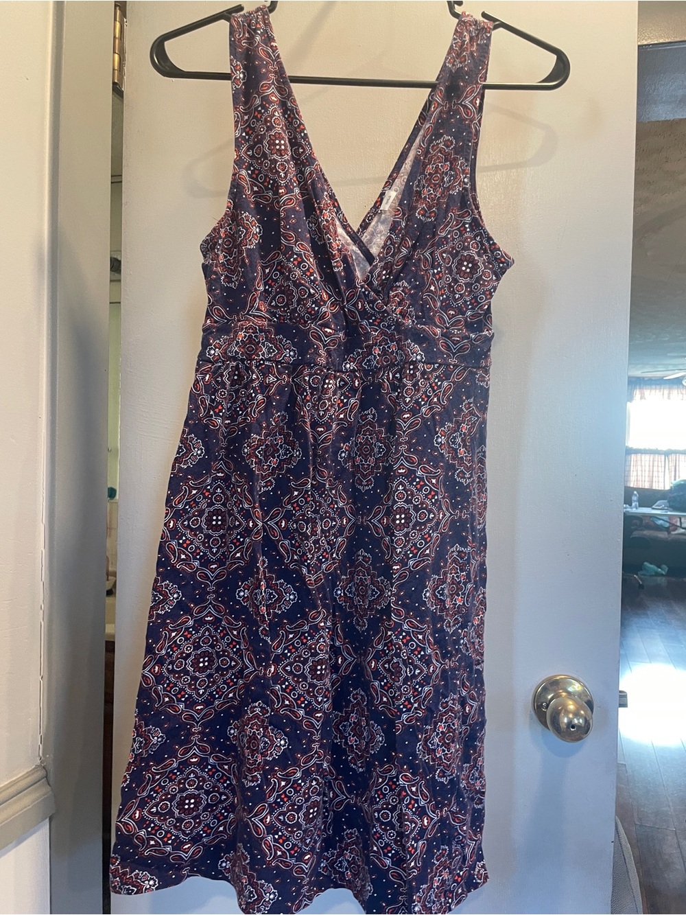 Old Navy Navy and Red Paisley Sleeveless V-Neck Dress size M